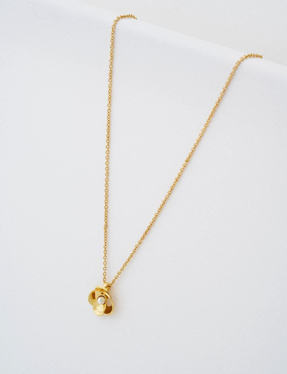 Gold Ted Baker FLORA - Pearl Detail Flower Pendant Women Necklaces | Ireland  4352-DLCTF