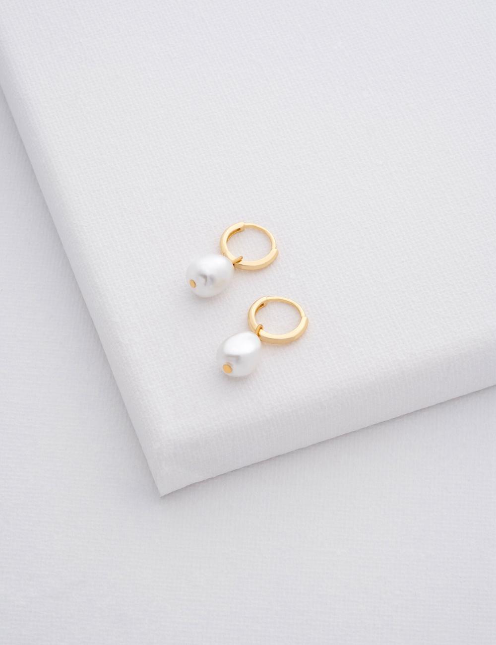 Gold Ted Baker PERIAA - Pearl Drop Pendant Huggie Women Earrings | Ireland  6270-LWEXF